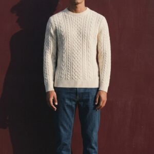 Pull torsadé beige en coton pour homme