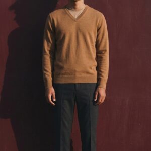 Pull col V beige en laine mérinos pour homme